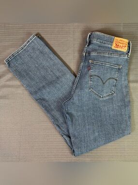 Levi’s 314 Shaping Straight Jeans Women’s W31 Light Wash Stretch Denim